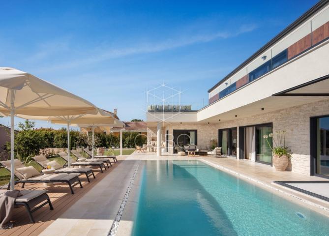 Istra, Poreč - moderna vila sa bazenom i pogledom na more