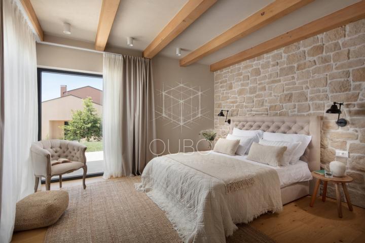 Istra, Poreč - moderna vila sa bazenom i pogledom na more