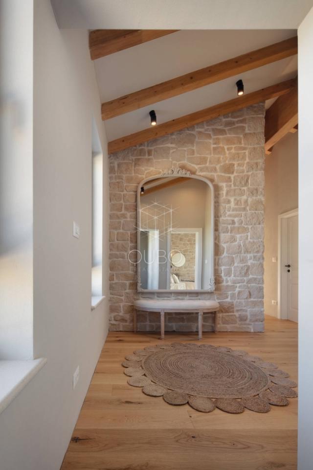Istra, Poreč - moderna vila sa bazenom i pogledom na more