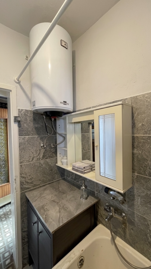 An 87 m² house with land for renovation is for sale (Bar, Bjelisi).