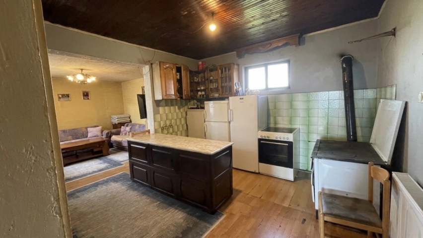 An 87 m² house with land for renovation is for sale (Bar, Bjelisi).