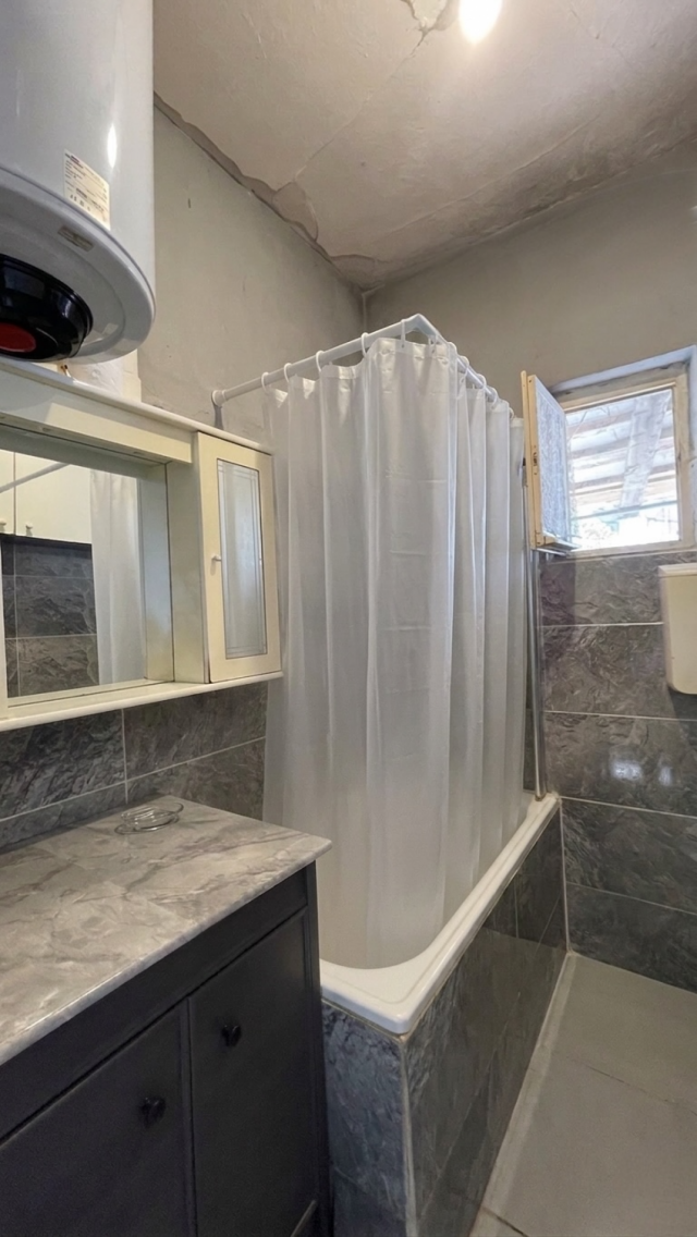 An 87 m² house with land for renovation is for sale (Bar, Bjelisi).