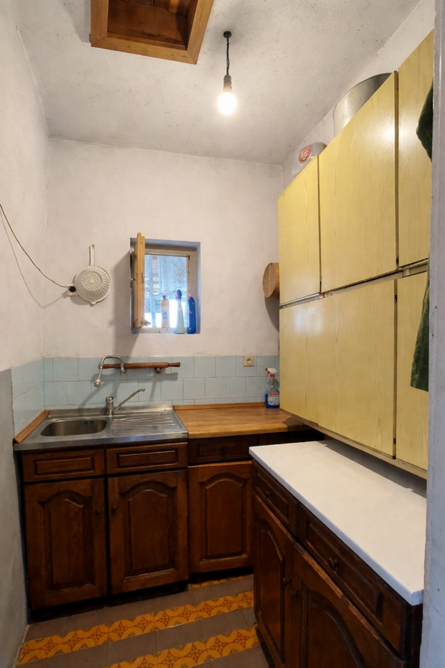 An 87 m² house with land for renovation is for sale (Bar, Bjelisi).