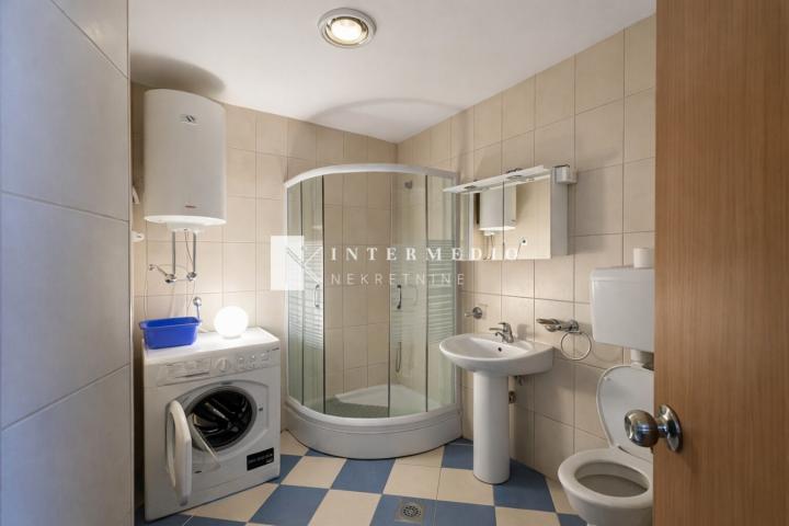 Jednosoban stan 63m² u centru sa pogledom na more i bazenom – Herceg Novi