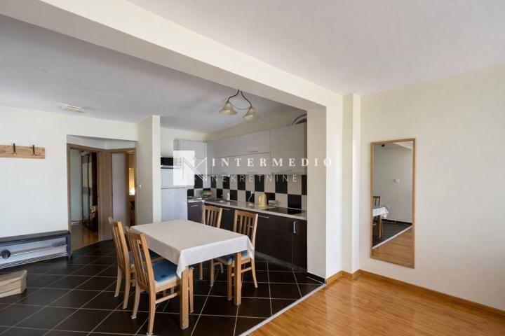 Jednosoban stan 63m² u centru sa pogledom na more i bazenom – Herceg Novi