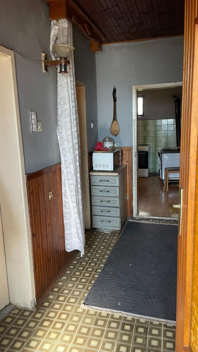 An 87 m² house with land for renovation is for sale (Bar, Bjelisi).