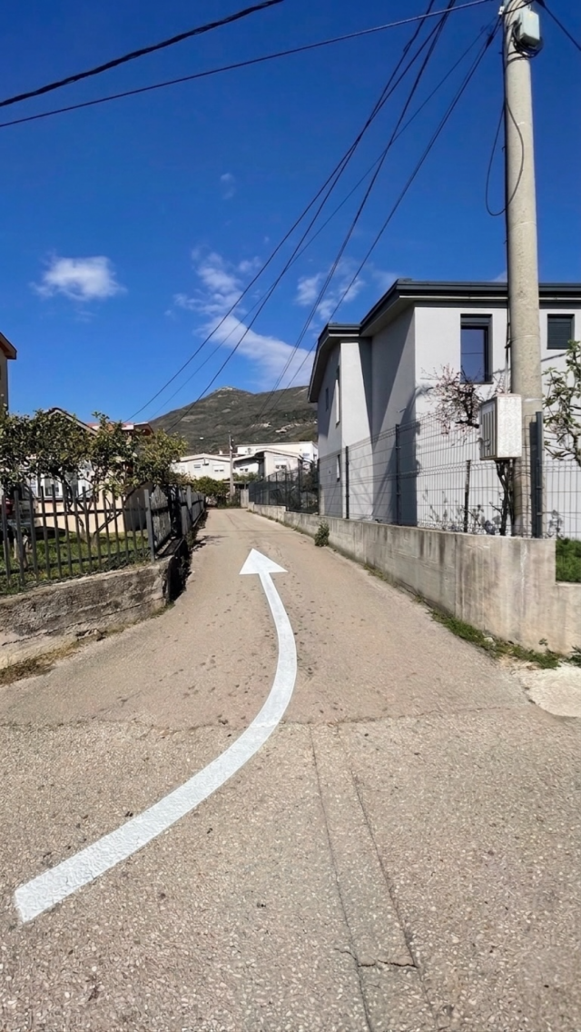 An 87 m² house with land for renovation is for sale (Bar, Bjelisi).