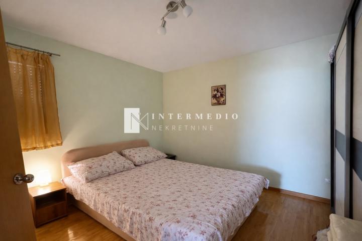 Jednosoban stan 63m² u centru sa pogledom na more i bazenom – Herceg Novi