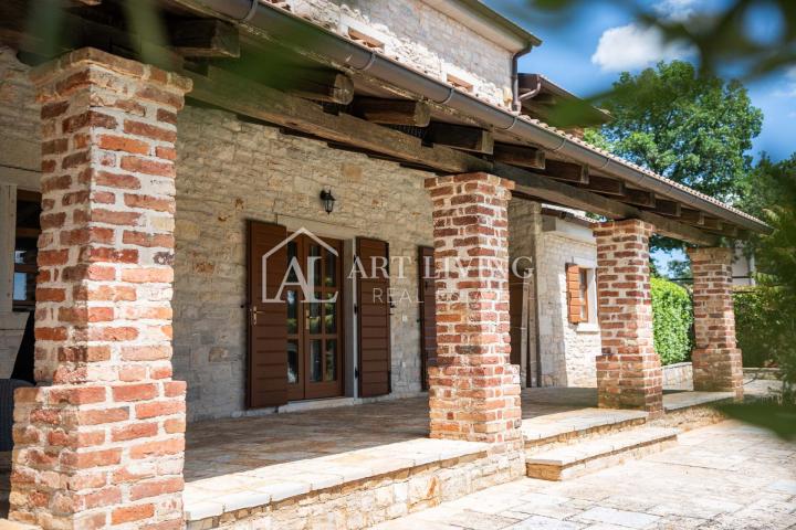Poreč, okolica - rustikalna kamena vila s bazenom u istarskom stilu