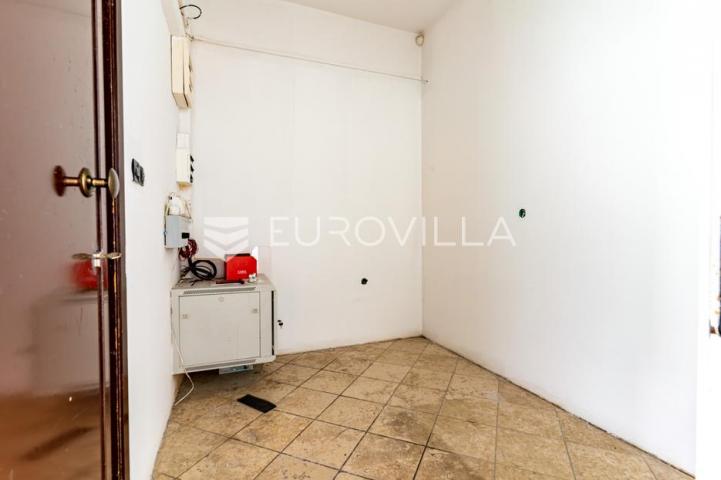 Požega, prostrani poslovni prostor za najam 94 m²