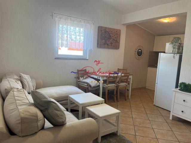 Vir, kuća s 2 apartmana 500m od mora