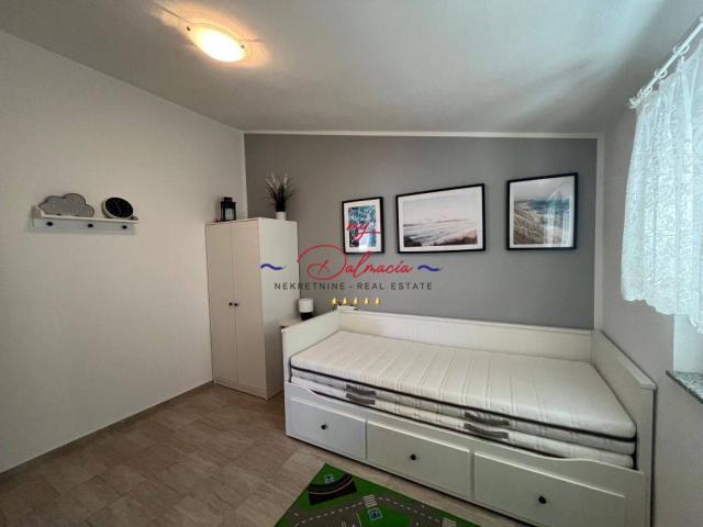 Vir, kuća s 2 apartmana 500m od mora