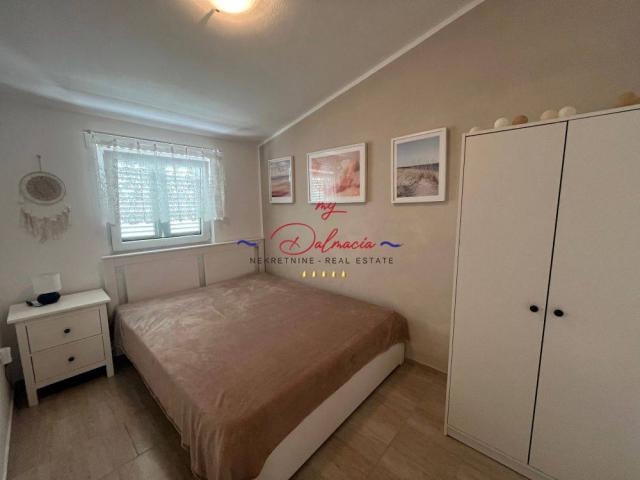 Vir, kuća s 2 apartmana 500m od mora