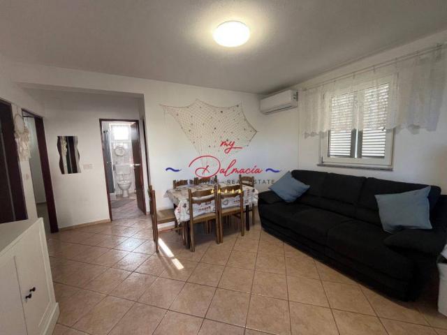 Vir, kuća s 2 apartmana 500m od mora