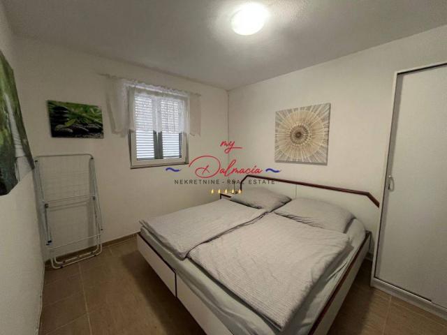 Vir, kuća s 2 apartmana 500m od mora