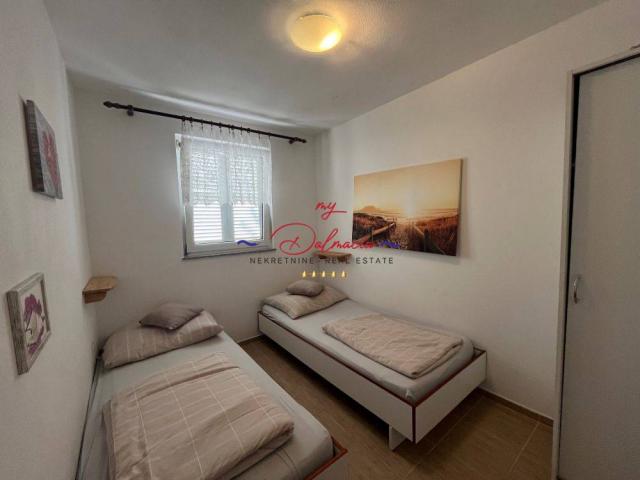 Vir, kuća s 2 apartmana 500m od mora
