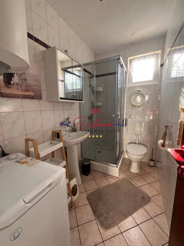 Vir, kuća s 2 apartmana 500m od mora
