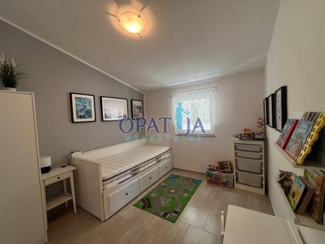 Vir, house with 2 apartments 500m to the sea