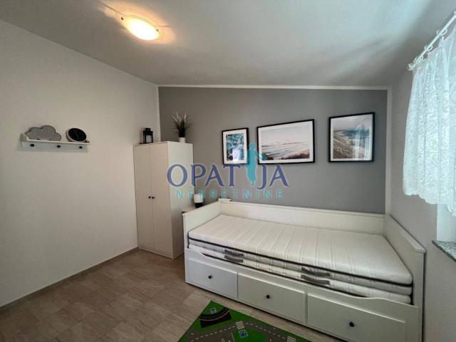 Vir, house with 2 apartments 500m to the sea