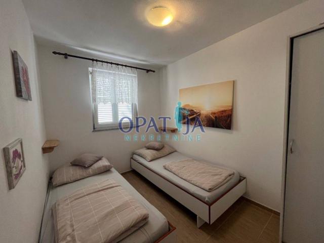 Vir, house with 2 apartments 500m to the sea