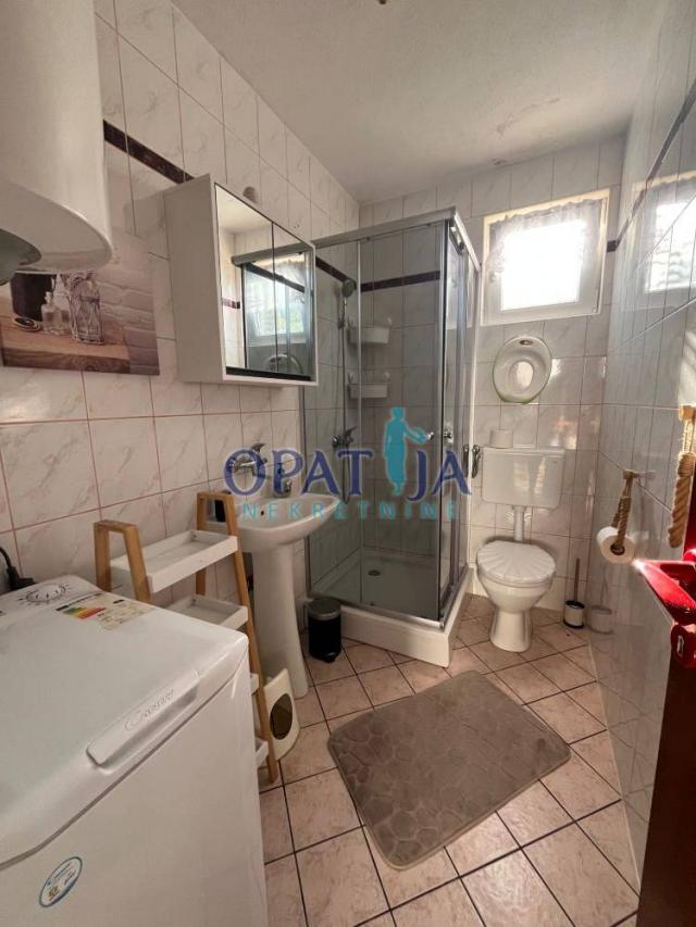 Vir, house with 2 apartments 500m to the sea