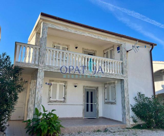 Vir, house with 2 apartments 500m to the sea