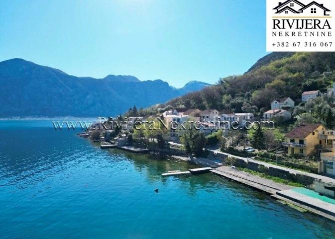 Na prodaju luksuzna kuca prvi red do mora Stoliv Kotor
