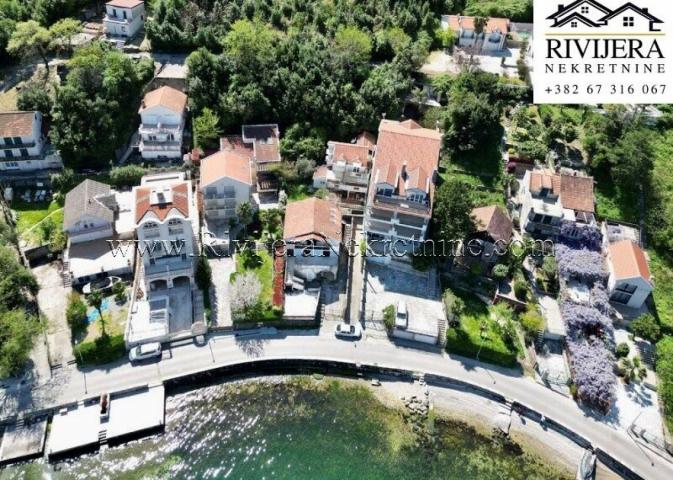 Na prodaju porodična kuća u naselju Stoliv, opština Kotor. 