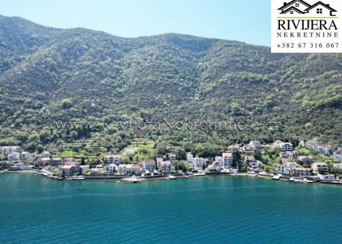 Na prodaju porodična kuća u naselju Stoliv, opština Kotor. 