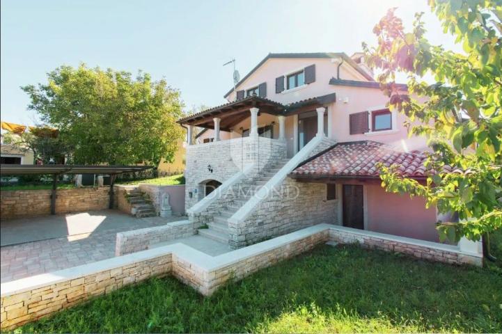 Rijetkost na tržištu: luksuzna vila s privatnim wellnessom i bazenom blizu Vrsara – ključ u ruke