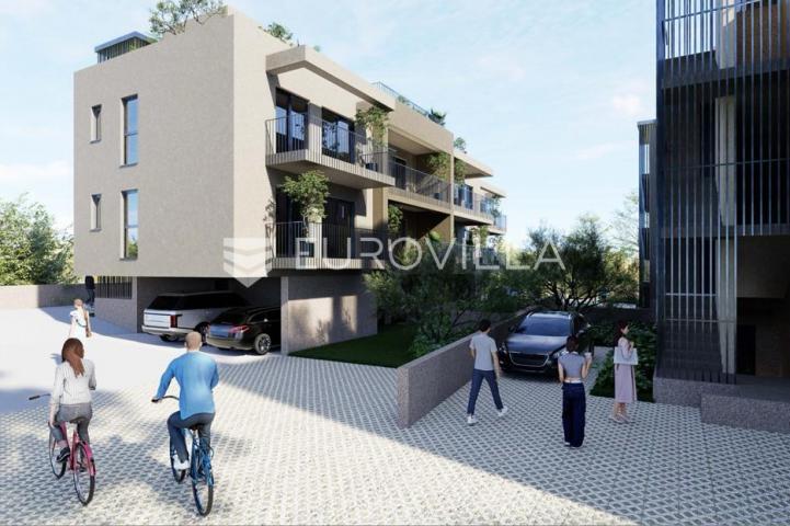 Trogir, dvosoban stan s vrtom