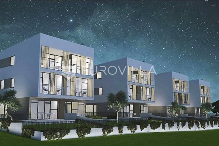 Rovinj, kvalitetni trosobni stan 2. kat, 107 m² novogradnja, parking