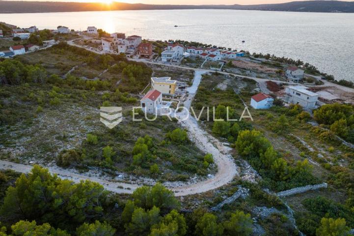 Zadar, Novigrad, atraktivno građevinsko zemljište sa panoramskim pogledom na more i Velebit