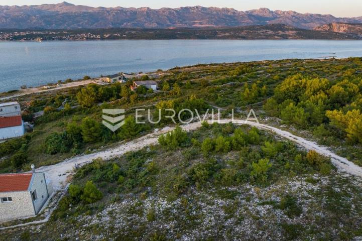 Zadar, Novigrad, atraktivno građevinsko zemljište sa panoramskim pogledom na more i Velebit