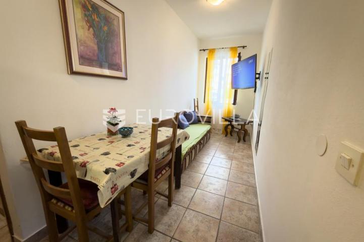 Krk, NAJAM, opremljen apartman 40 m² s osiguranom praonicom rublja