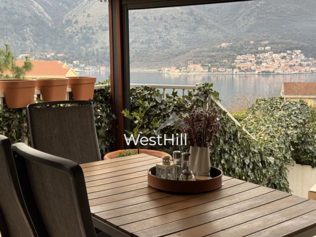 Prodaja stana sa pogledom na zaliv i privatnom zelenom terasom, Dobrota , Kotor - obekat 8340 - Crna