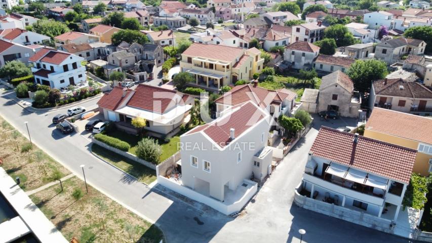 ZADAR, NIN – Ekskluzivna vila prvi red uz more