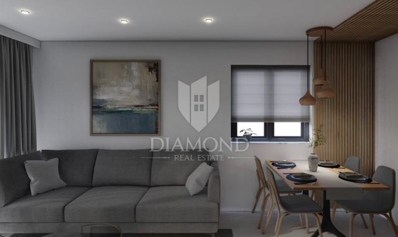 Poreč, okolica, prostrani PENTHOUSE 800 m od mora! 