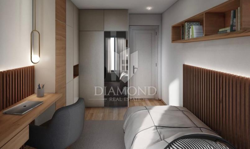 Poreč, okolica, prostrani PENTHOUSE 800 m od mora! 