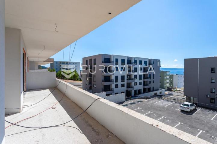 Makarska, stan s pogledom na more, prenamijenjen u dva jednosobna apartmana, novogradnja