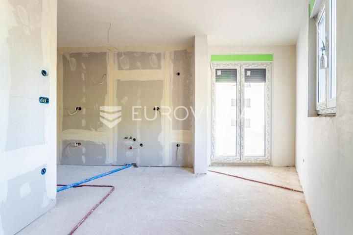 Makarska, stan s pogledom na more, prenamijenjen u dva jednosobna apartmana, novogradnja