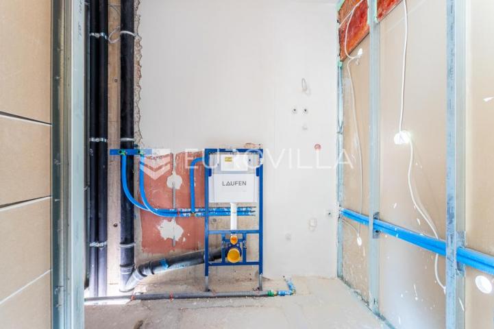 Makarska, stan s pogledom na more, prenamijenjen u dva jednosobna apartmana, novogradnja