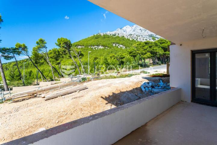 Makarska, stan s pogledom na more, prenamijenjen u dva jednosobna apartmana, novogradnja