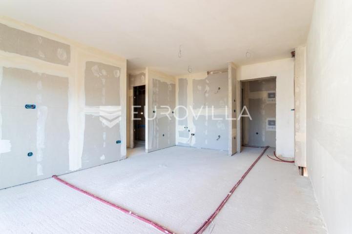Makarska, stan s pogledom na more, prenamijenjen u dva jednosobna apartmana, novogradnja