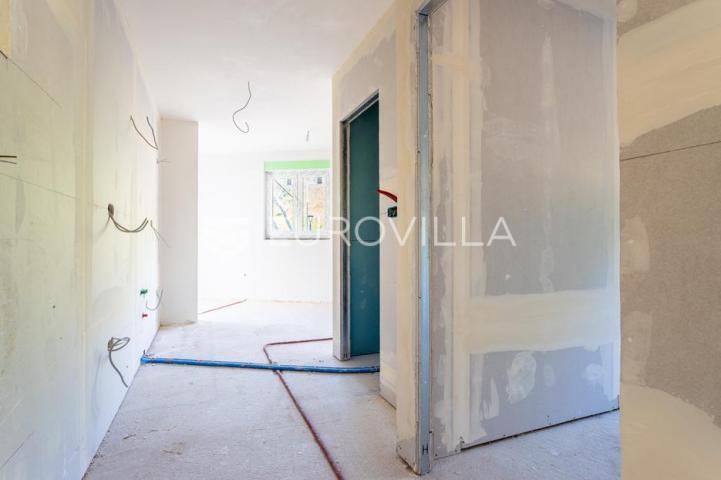 Makarska, stan s pogledom na more, prenamijenjen u dva jednosobna apartmana, novogradnja