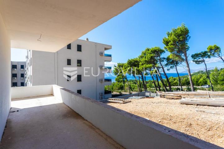 Makarska, stan s pogledom na more, prenamijenjen u dva jednosobna apartmana, novogradnja