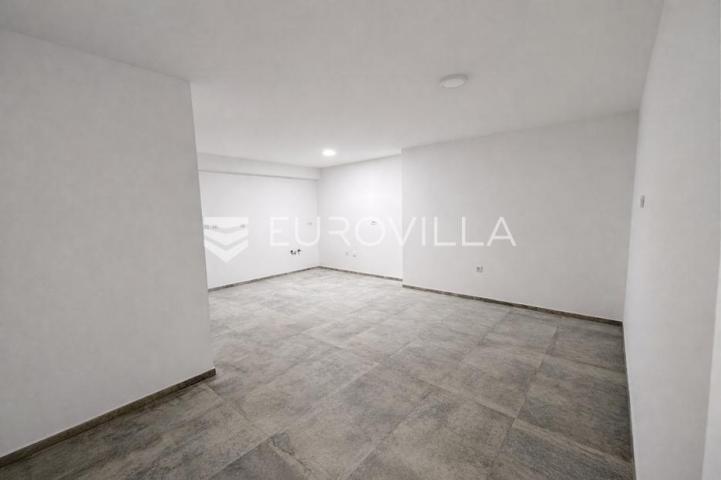 Pag, Jakišnica, trosoban stan s bazenom u luksuznoj novogradnji, 122,81 m²