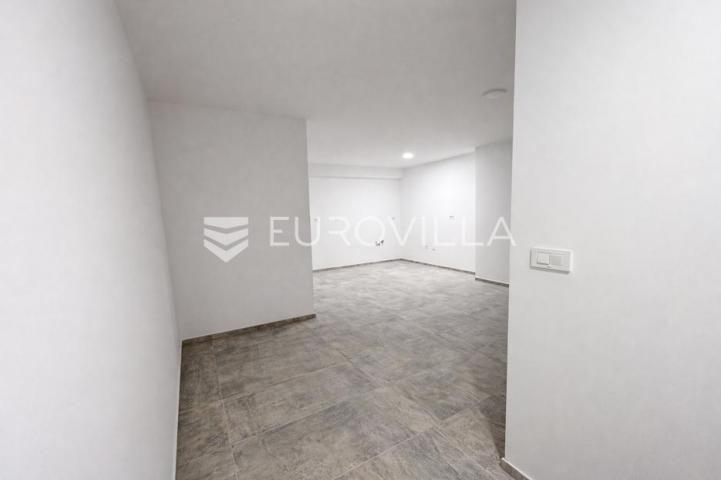 Pag, Jakišnica, trosoban stan s bazenom u luksuznoj novogradnji, 122,81 m²