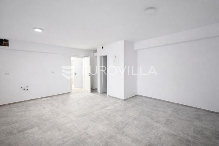 Pag, Jakišnica, trosoban stan s bazenom u luksuznoj novogradnji, 122,81 m²