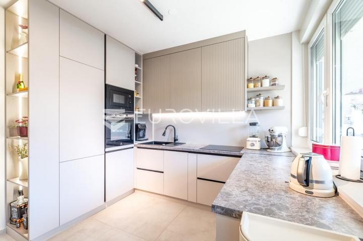 Zagreb, Fijanova, ekskluzivan trosoban stan s terasom i garažnim parkirnim mjestom, 91 m²